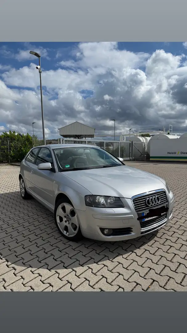 Audi A3 1.6 Ambition Grau - 2