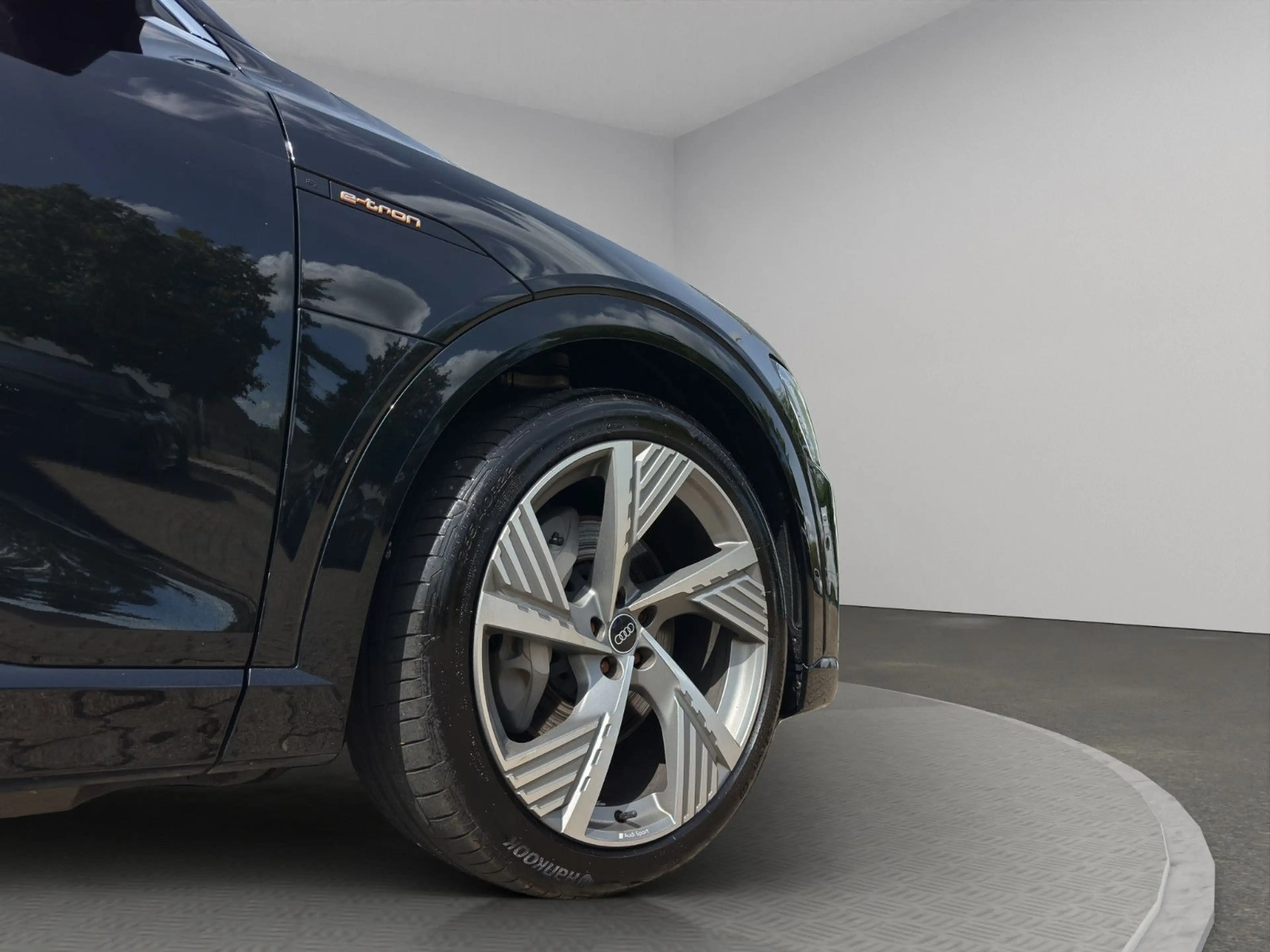 Audi e-tron 55 quattro 2x S-LINE PANO B&O 22" — photo 11
