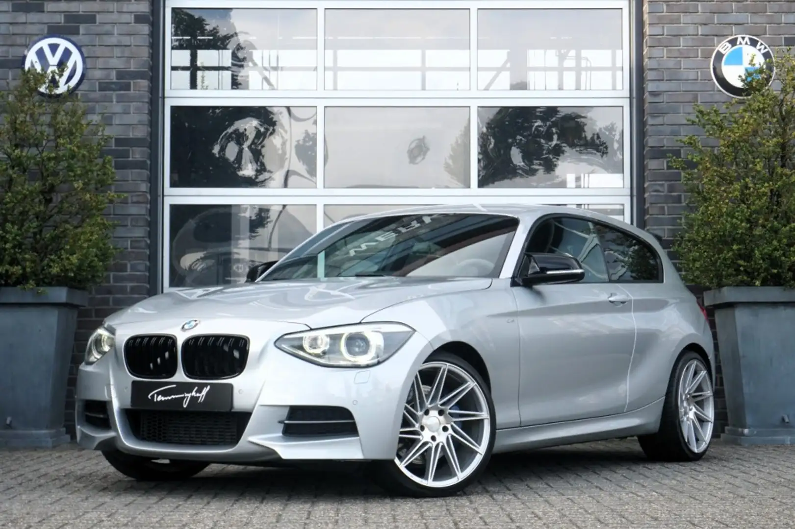 BMW 135 M135i XDRIVE. HIGH EXE. AUT. - LEDER - 19 INCH Gri - 1
