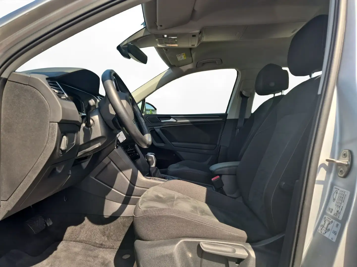 Volkswagen Tiguan 1.5 TSI DSG StandH Navi Klima PDC SiHz Silber - 2