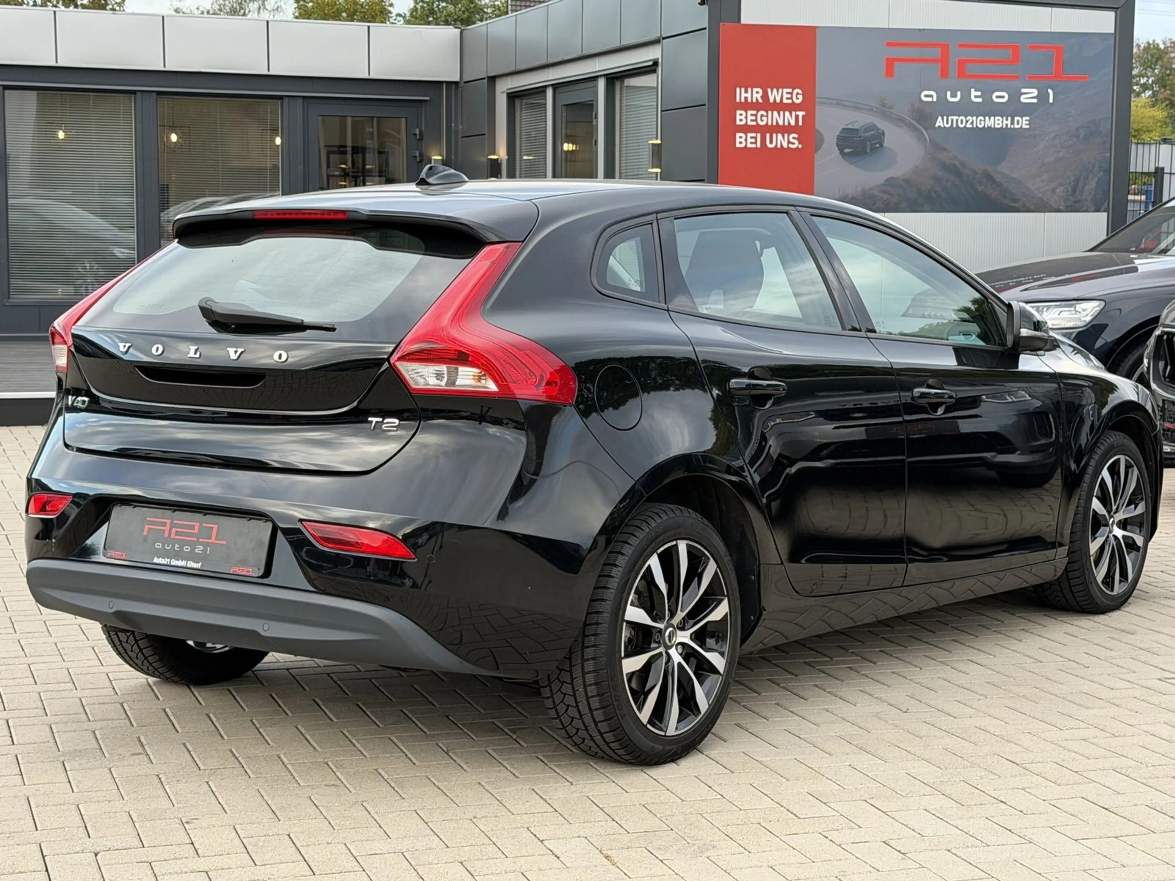 Volvo V40 Momentum|LED|PDC|Tempomat|2. Hand — photo 2