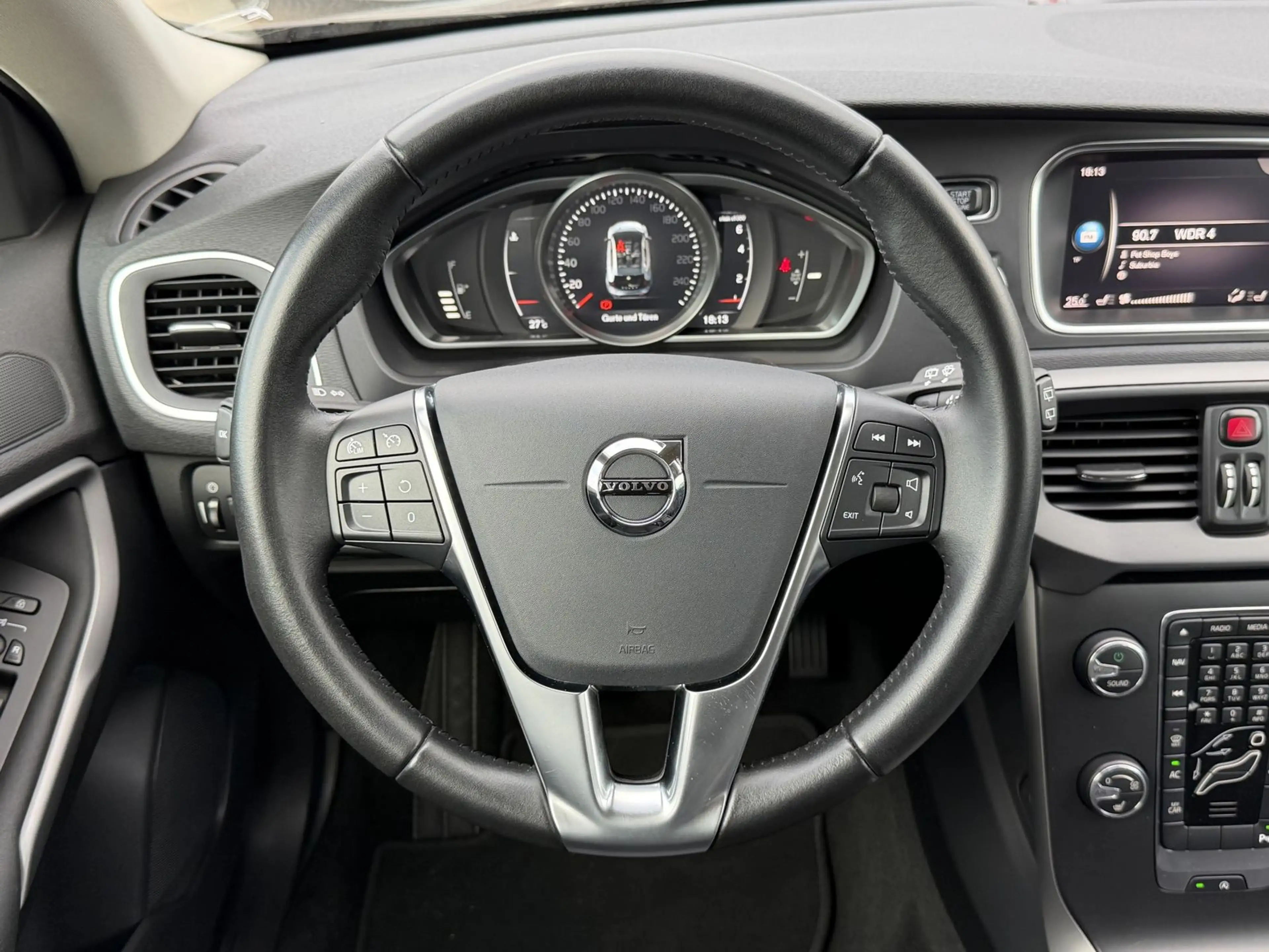 Volvo V40 Momentum|LED|PDC|Tempomat|2. Hand — photo 11