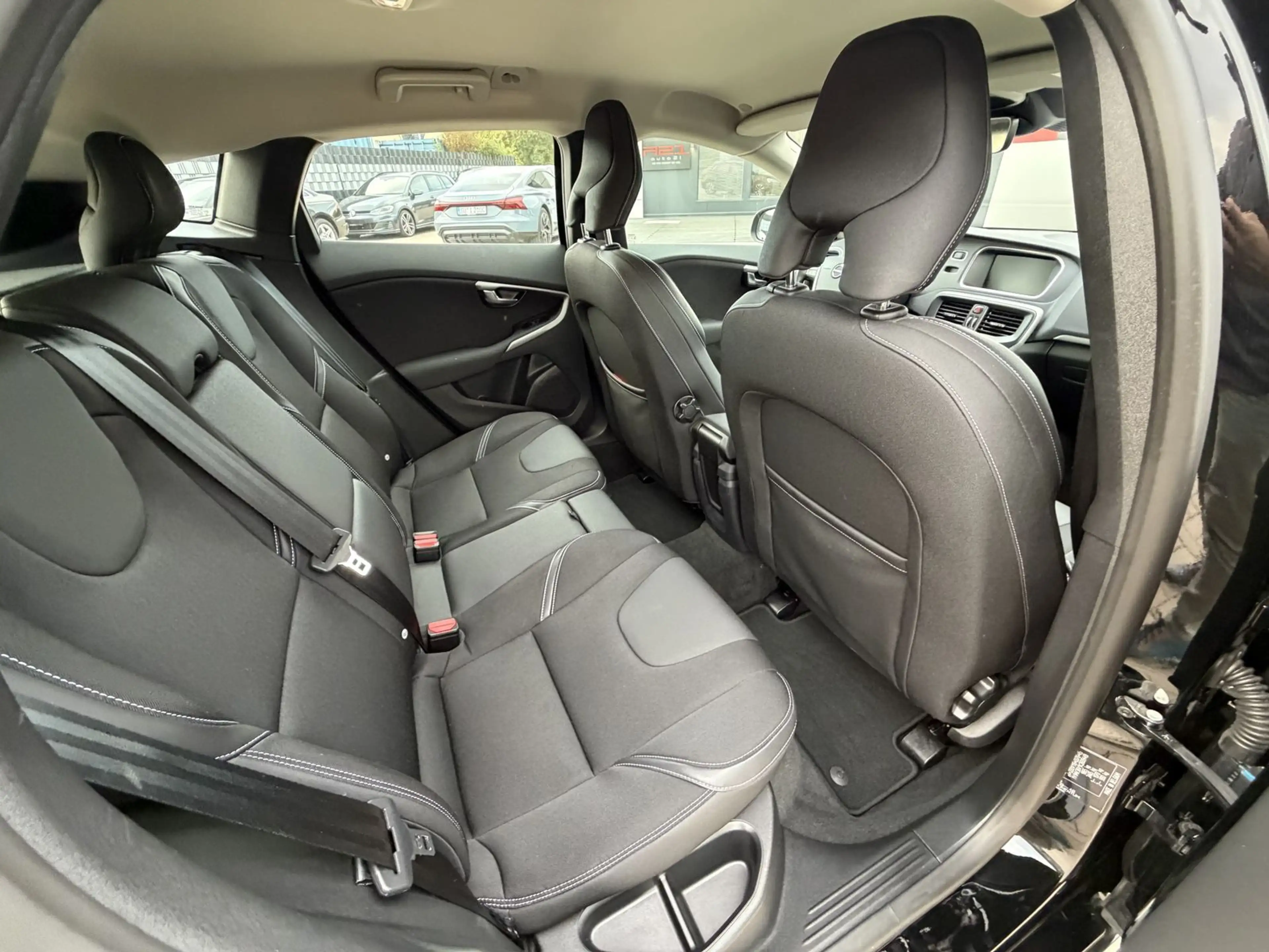 Volvo V40 Momentum|LED|PDC|Tempomat|2. Hand — photo 7