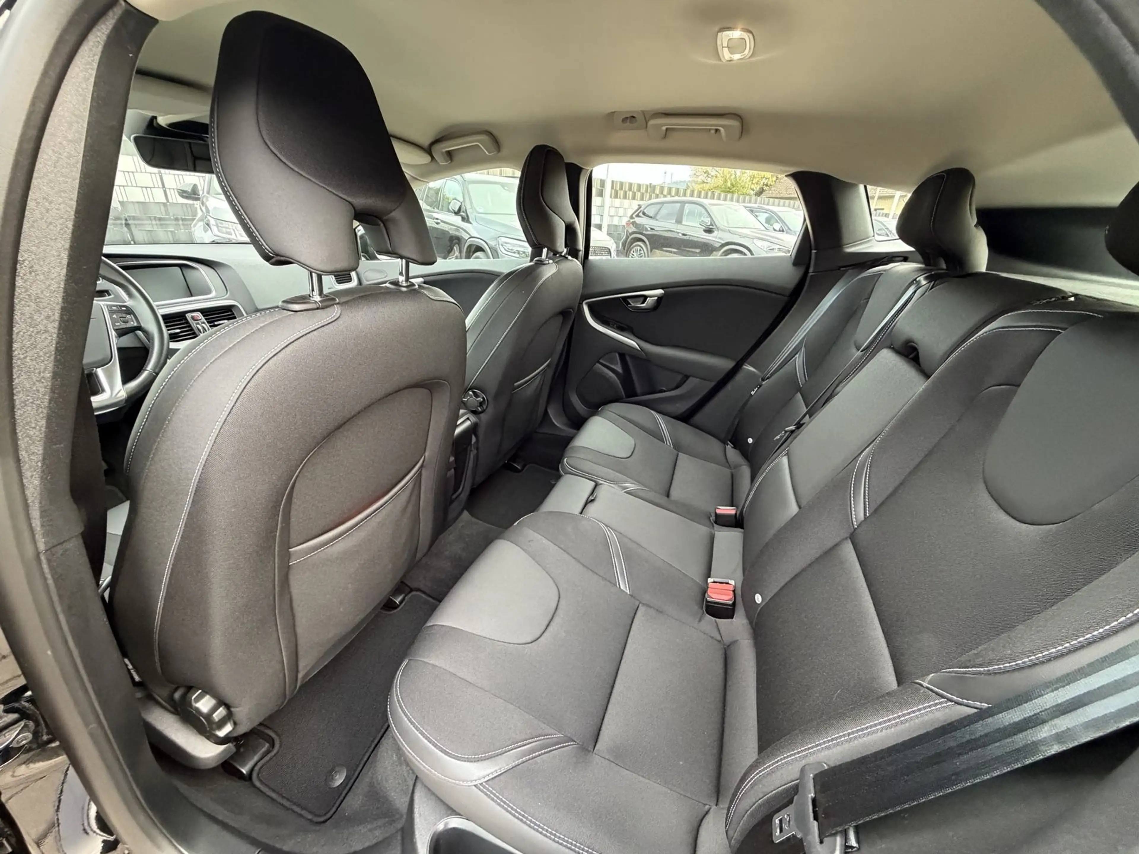 Volvo V40 Momentum|LED|PDC|Tempomat|2. Hand — photo 8
