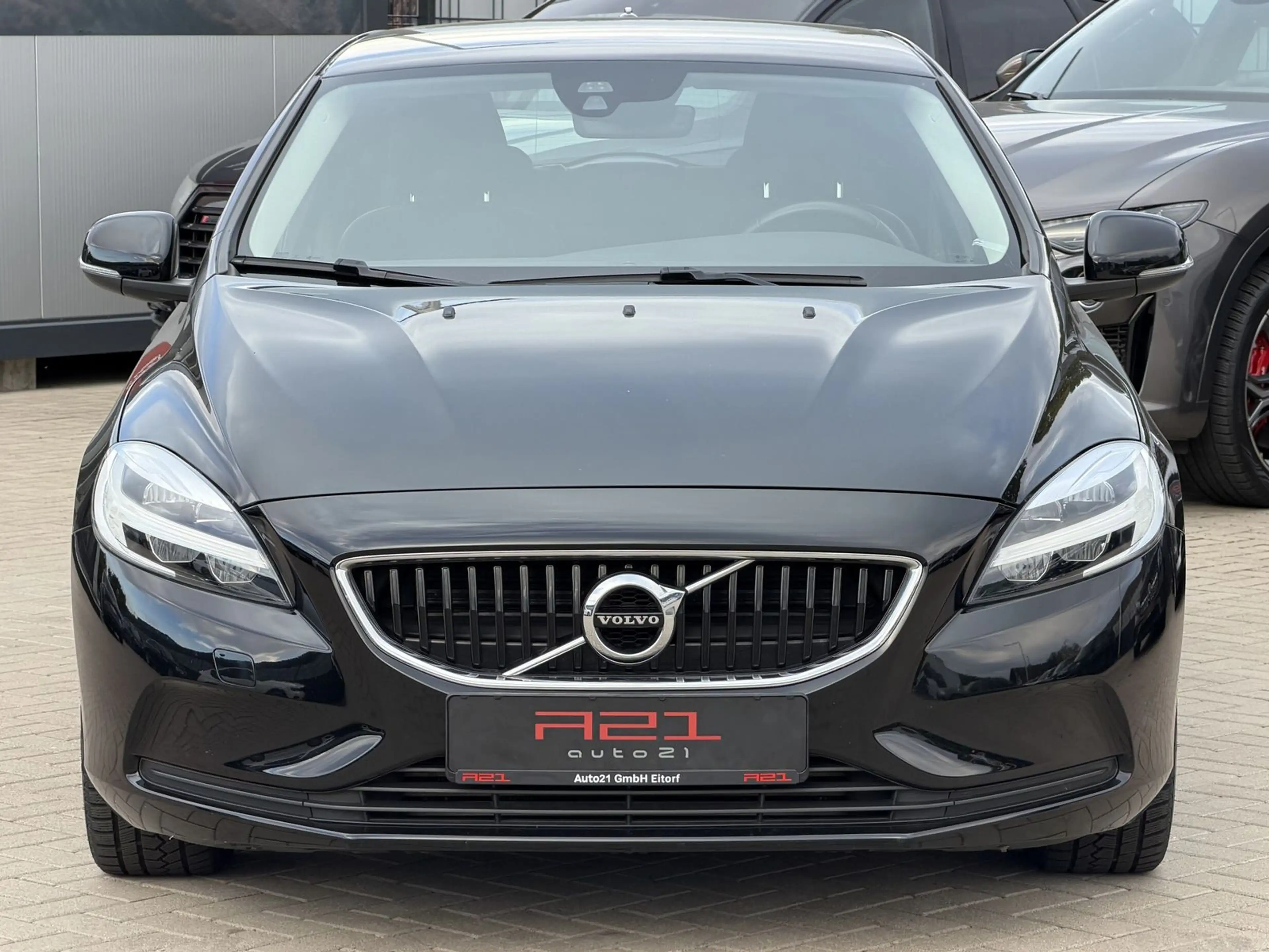Volvo V40 Momentum|LED|PDC|Tempomat|2. Hand — photo 9