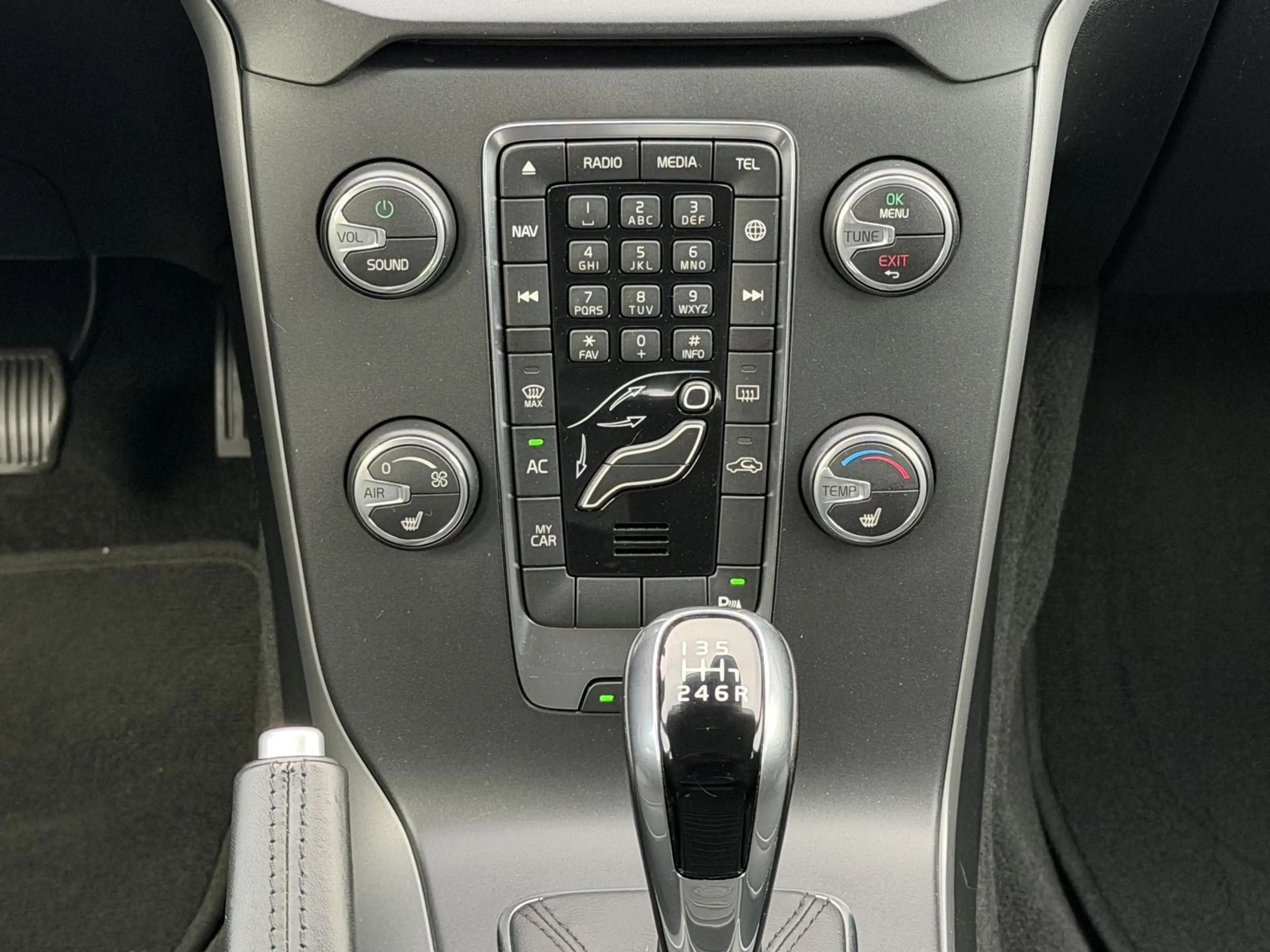 Volvo V40 Momentum|LED|PDC|Tempomat|2. Hand — photo 15