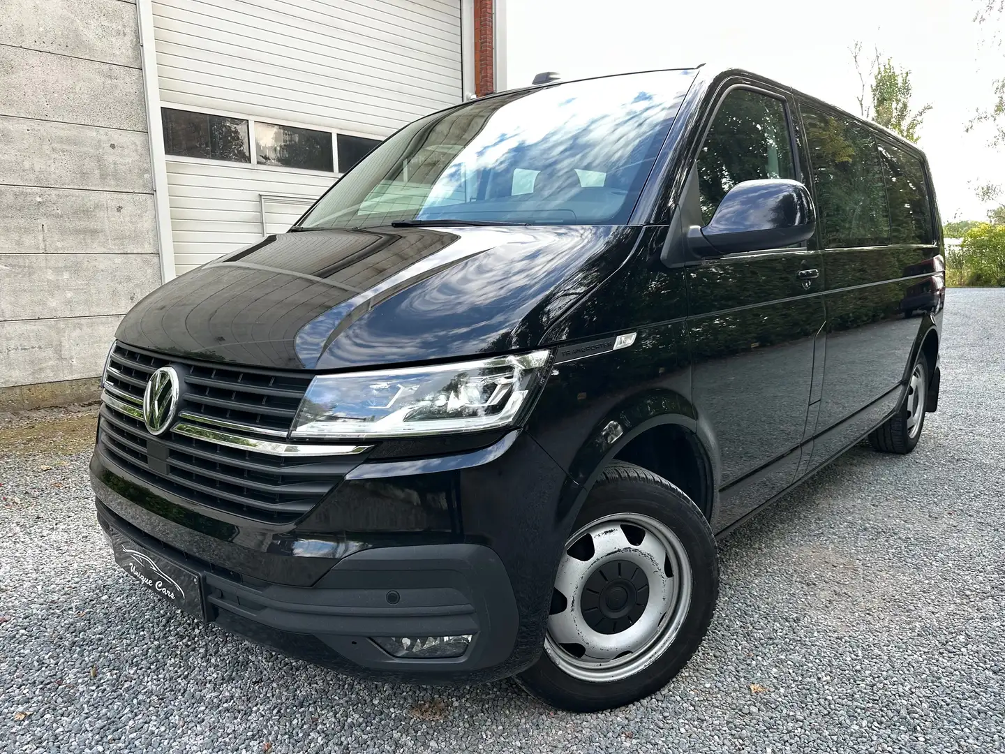 Volkswagen T6.1 Transporter 5 zit Xenon Carplay Adaptive Cruise New Model Schwarz - 1