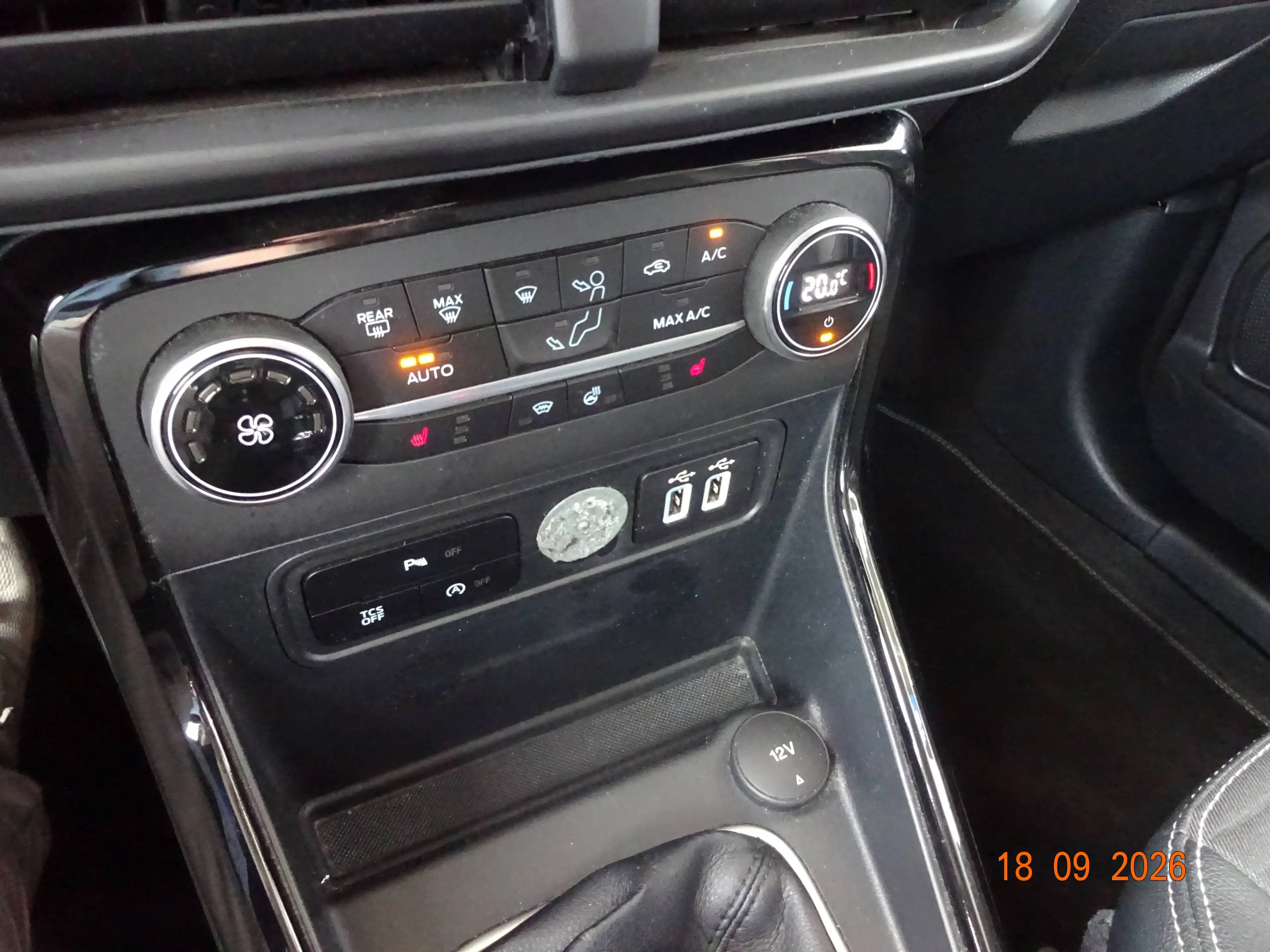 Ford EcoSport Titanium — photo 12