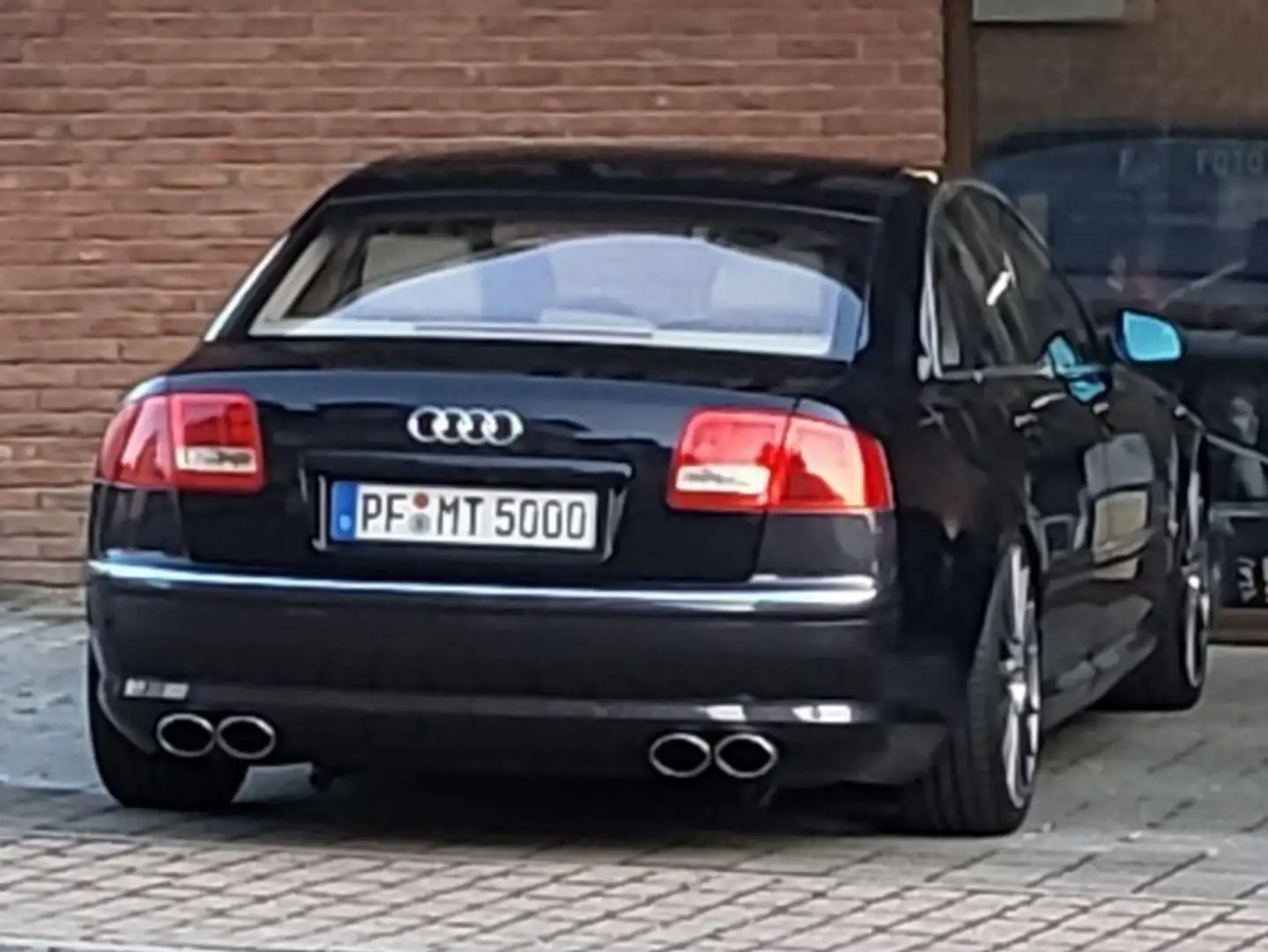 Audi A8 4.2 quattro Blau - 2