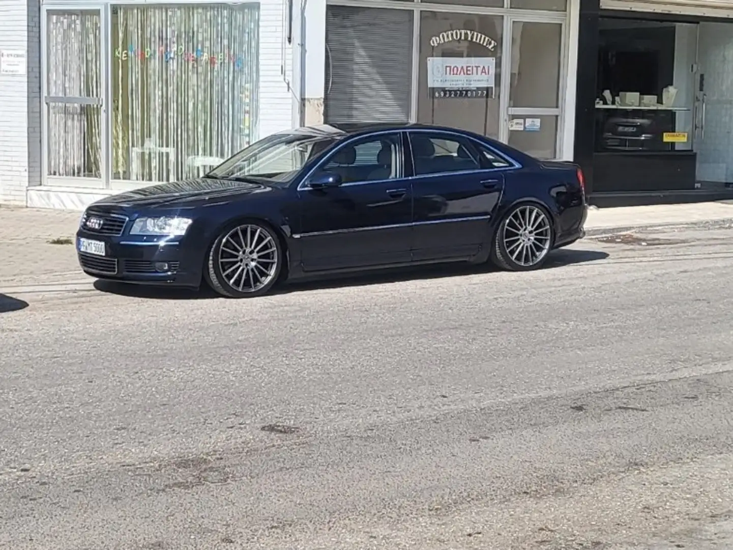 Audi A8 4.2 quattro Blau - 1