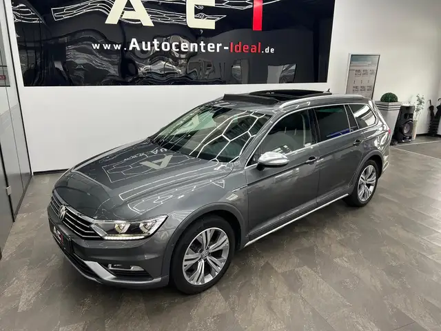 Volkswagen Passat view 2