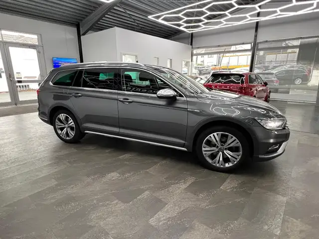 Volkswagen Passat view 10