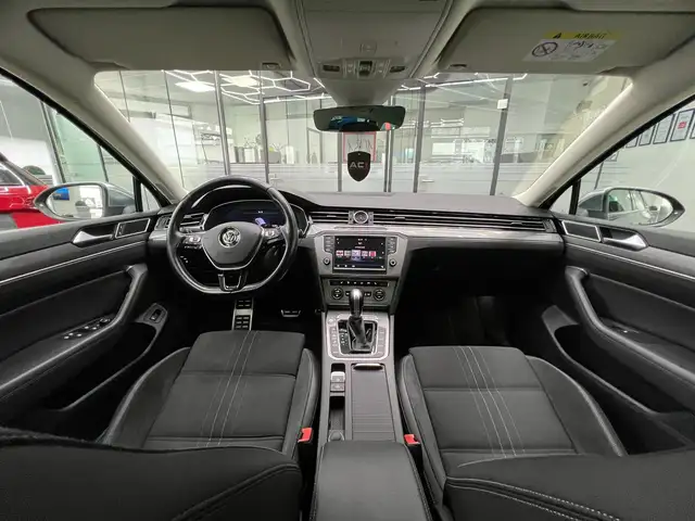 Volkswagen Passat view 26