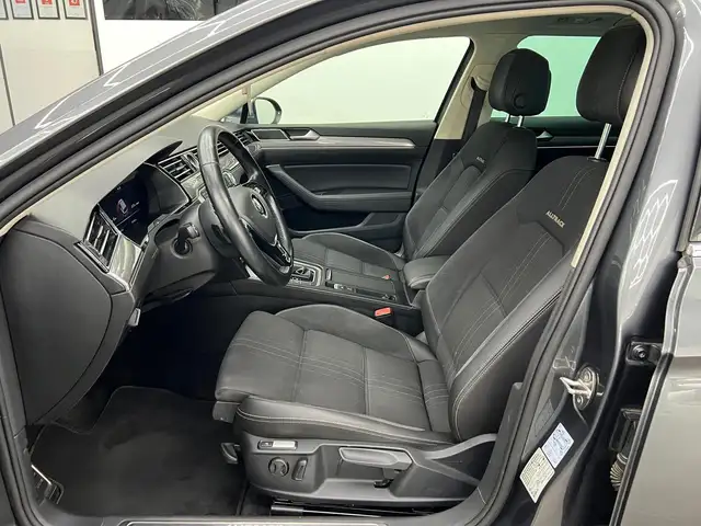 Volkswagen Passat view 13