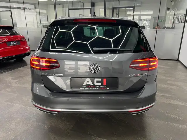 Volkswagen Passat view 8
