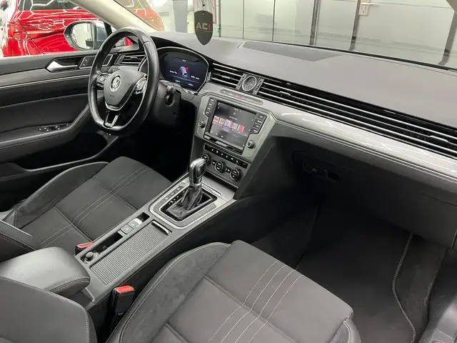 Volkswagen Passat view 24
