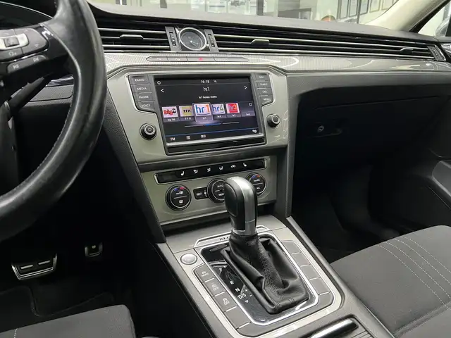 Volkswagen Passat view 29