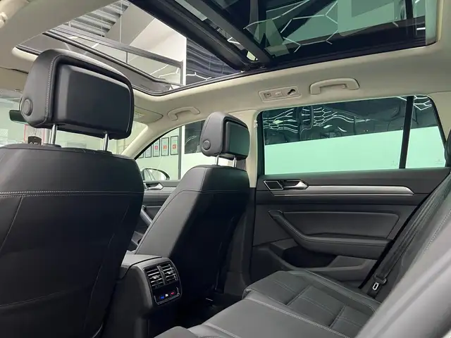 Volkswagen Passat view 16