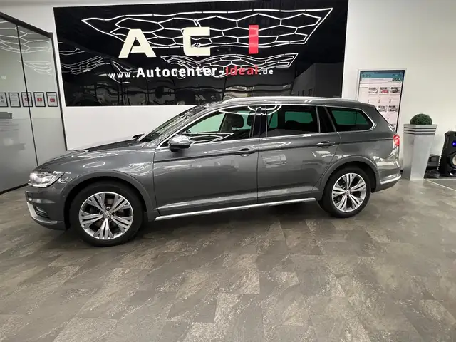 Volkswagen Passat view 12