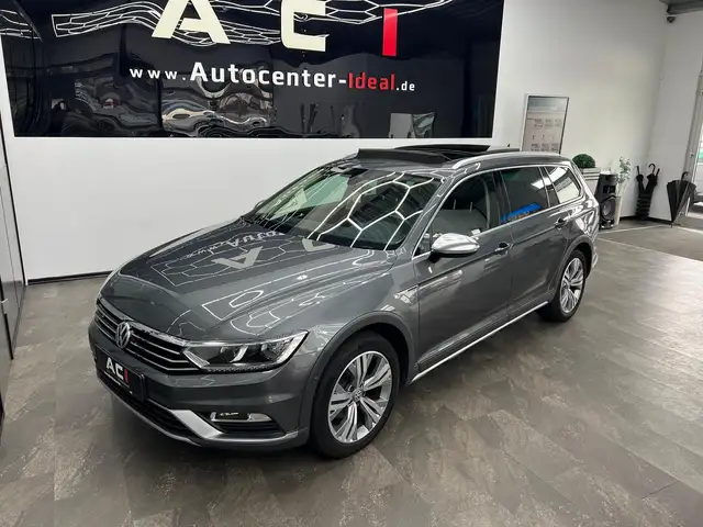 Volkswagen Passat view 3