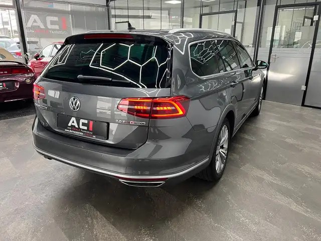 Volkswagen Passat view 9