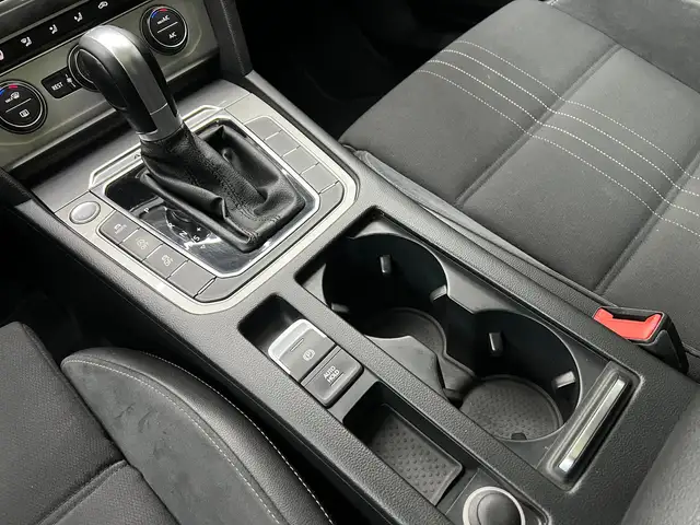 Volkswagen Passat view 28