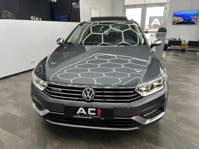 Volkswagen Passat view 4