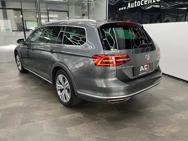 Volkswagen Passat view 7
