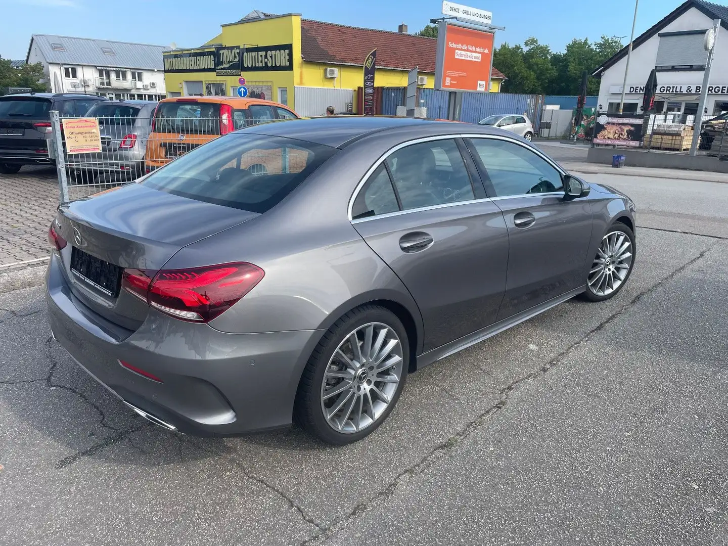 Mercedes-Benz A 200 Lim. Amg-Line Grau - 2