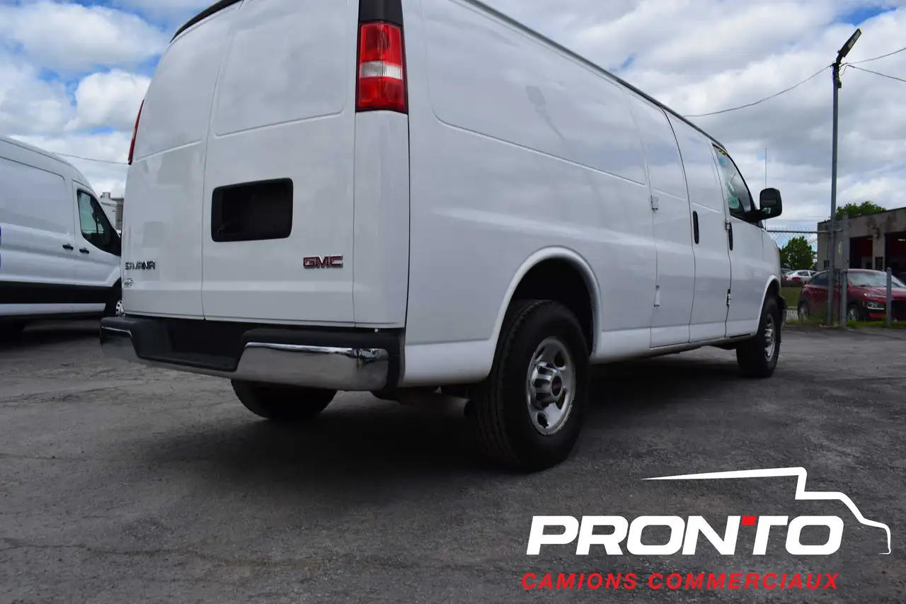 GMC Savana снимка GMC Savana