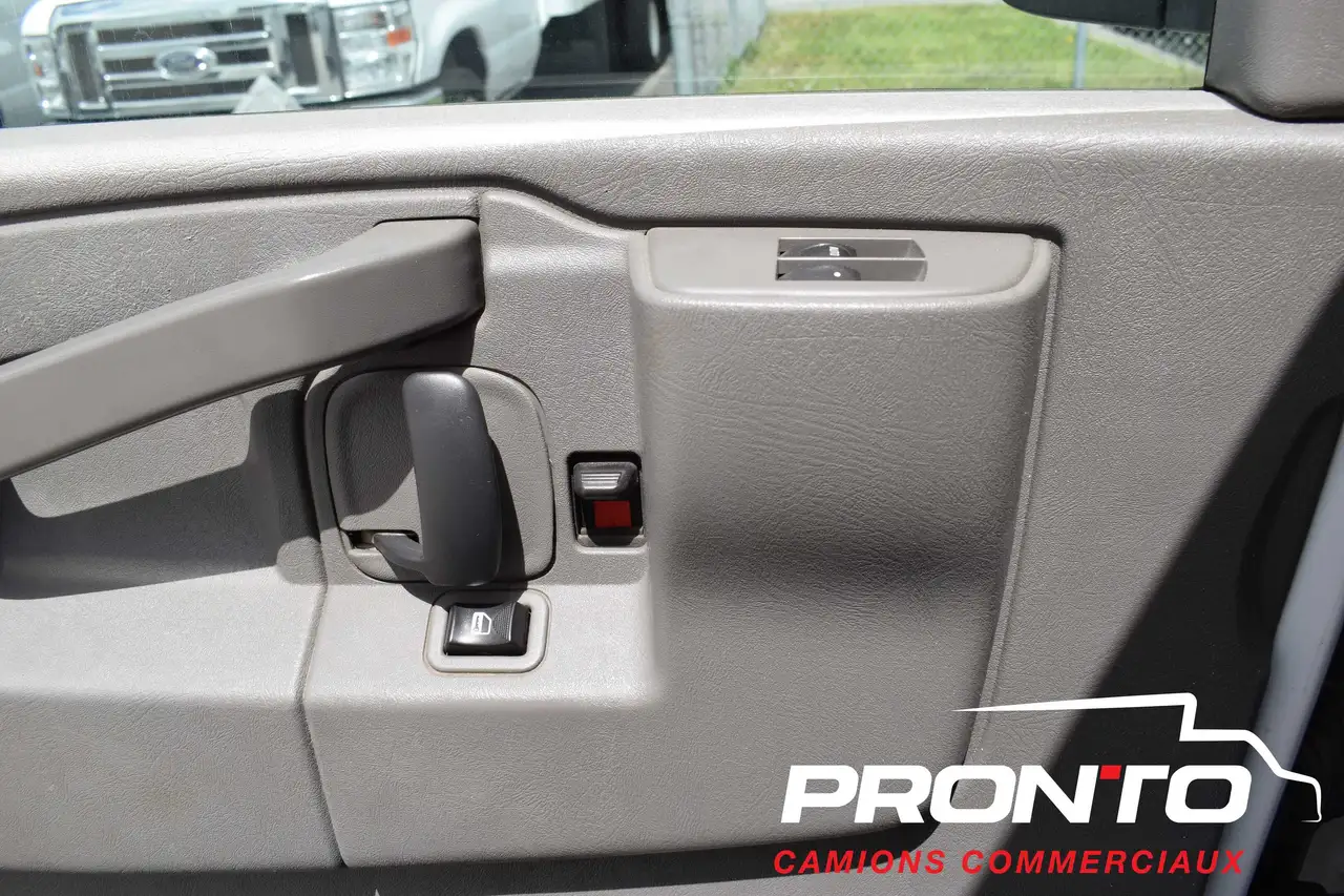 GMC Savana снимка GMC Savana