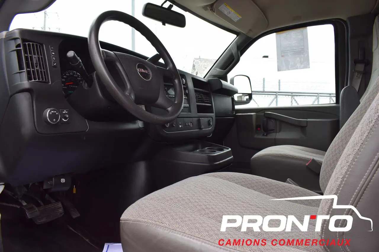 GMC Savana снимка GMC Savana