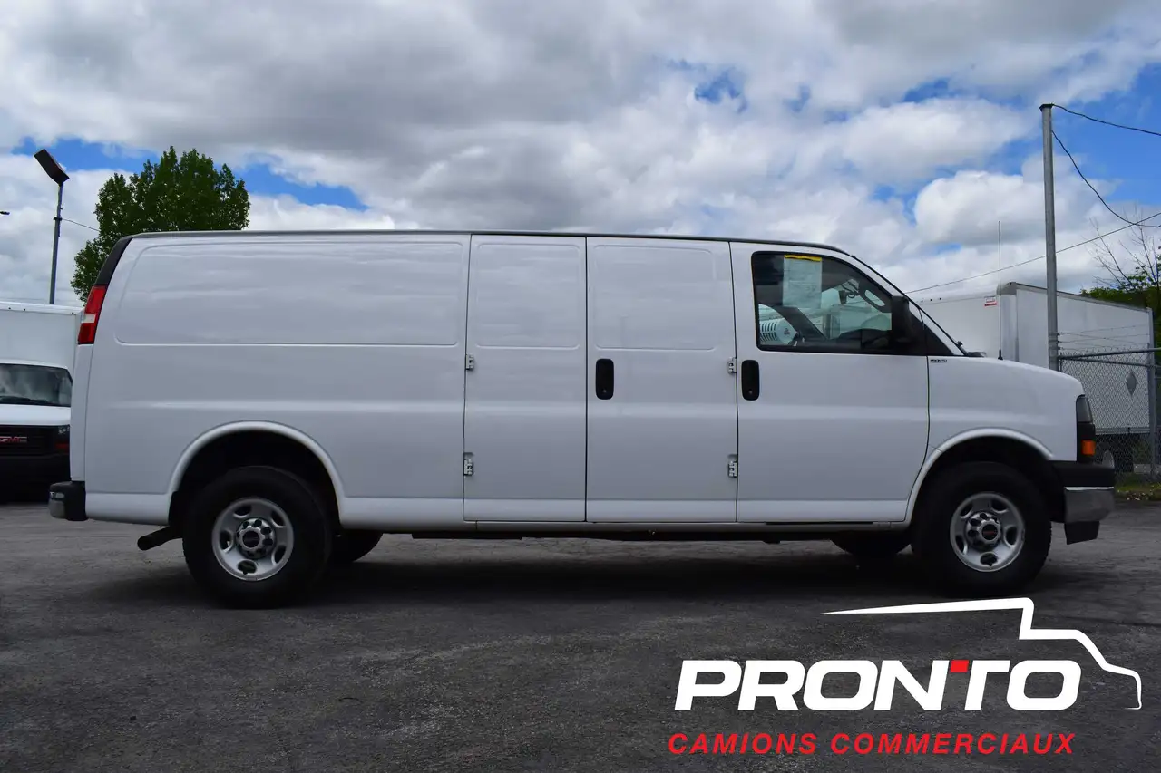 GMC Savana снимка GMC Savana