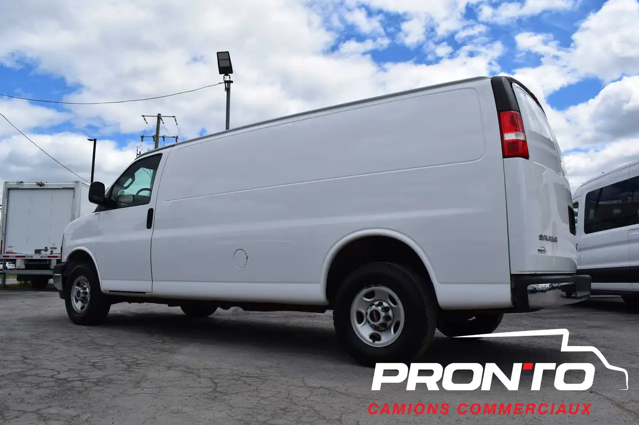 GMC Savana снимка GMC Savana