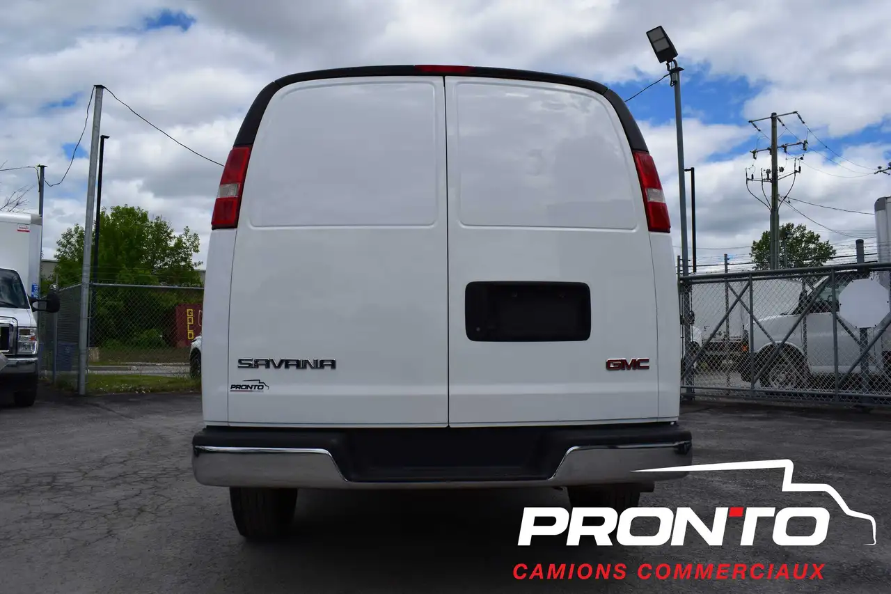 GMC Savana снимка GMC Savana