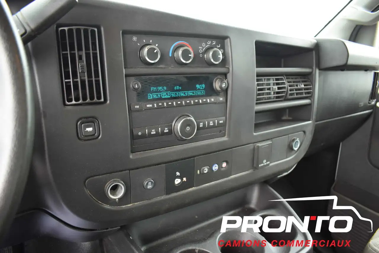 GMC Savana снимка GMC Savana