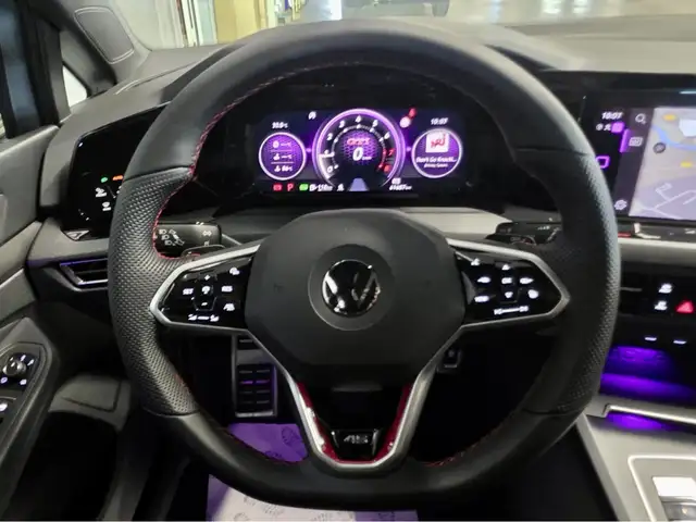 Volkswagen Golf view 8