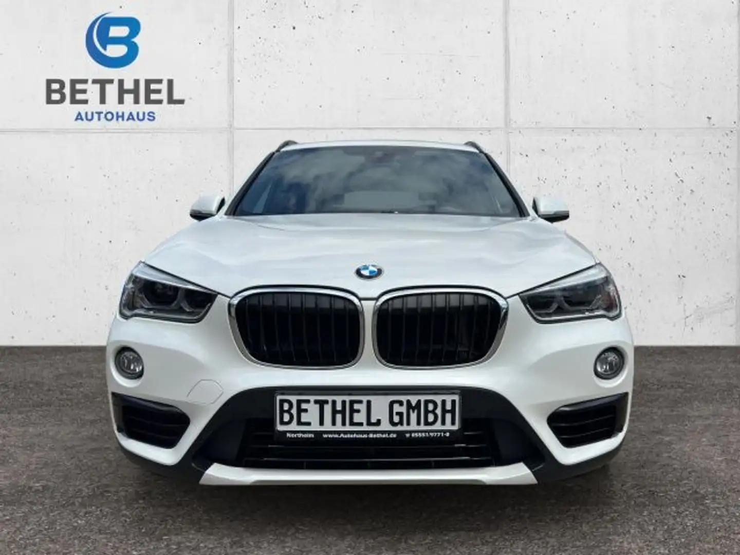 BMW X1 sDrive20i Sport Line, Nav, Kam, PDC, SHZ. Navi Weiß - 2