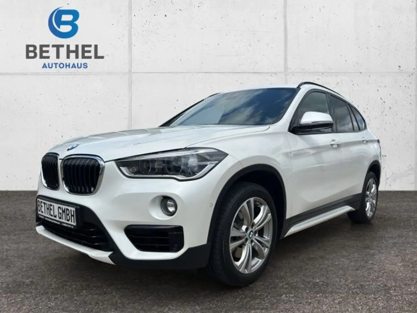 BMW X1 sDrive20i Sport Line, Nav, Kam, PDC, SHZ. Navi Weiß - 1