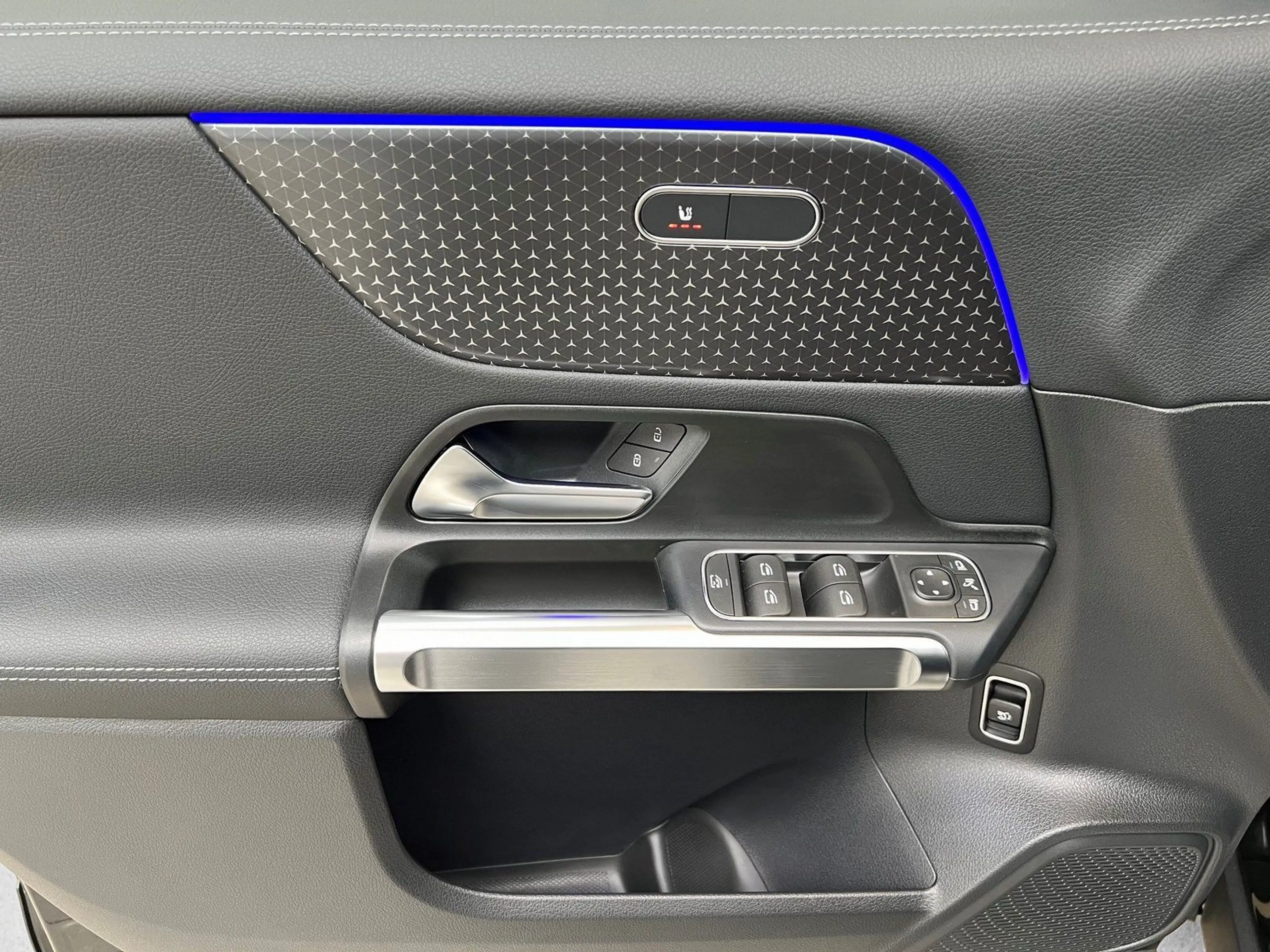 Mercedes-Benz EQB 300 4M Progressive Advanced — photo 12