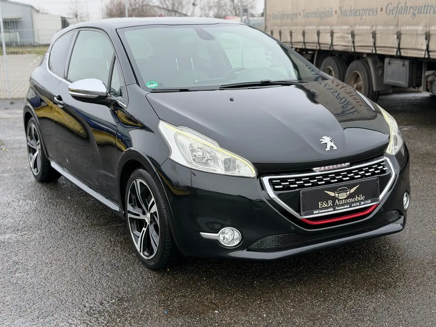 Peugeot 208 GTi Schwarz - 1