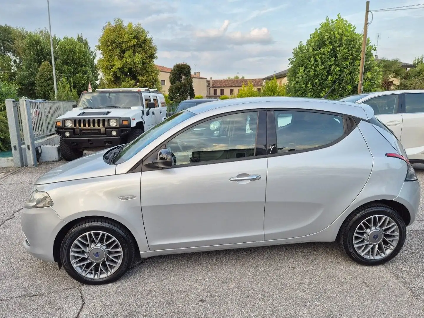 Lancia Ypsilon 1.2 69 CV 5 porte S&S Gold Silber - 2