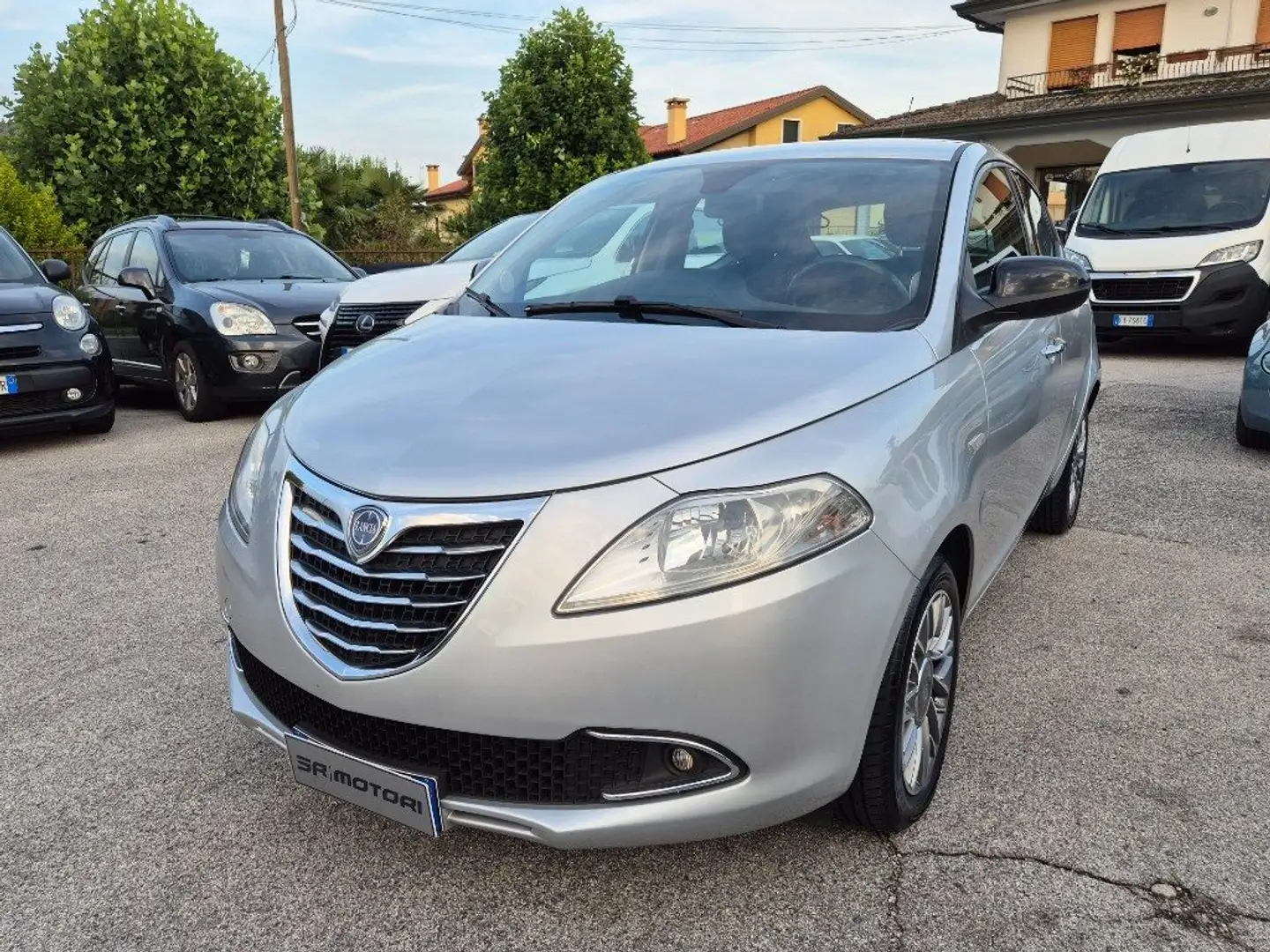 Lancia Ypsilon 1.2 69 CV 5 porte S&S Gold Silber - 1