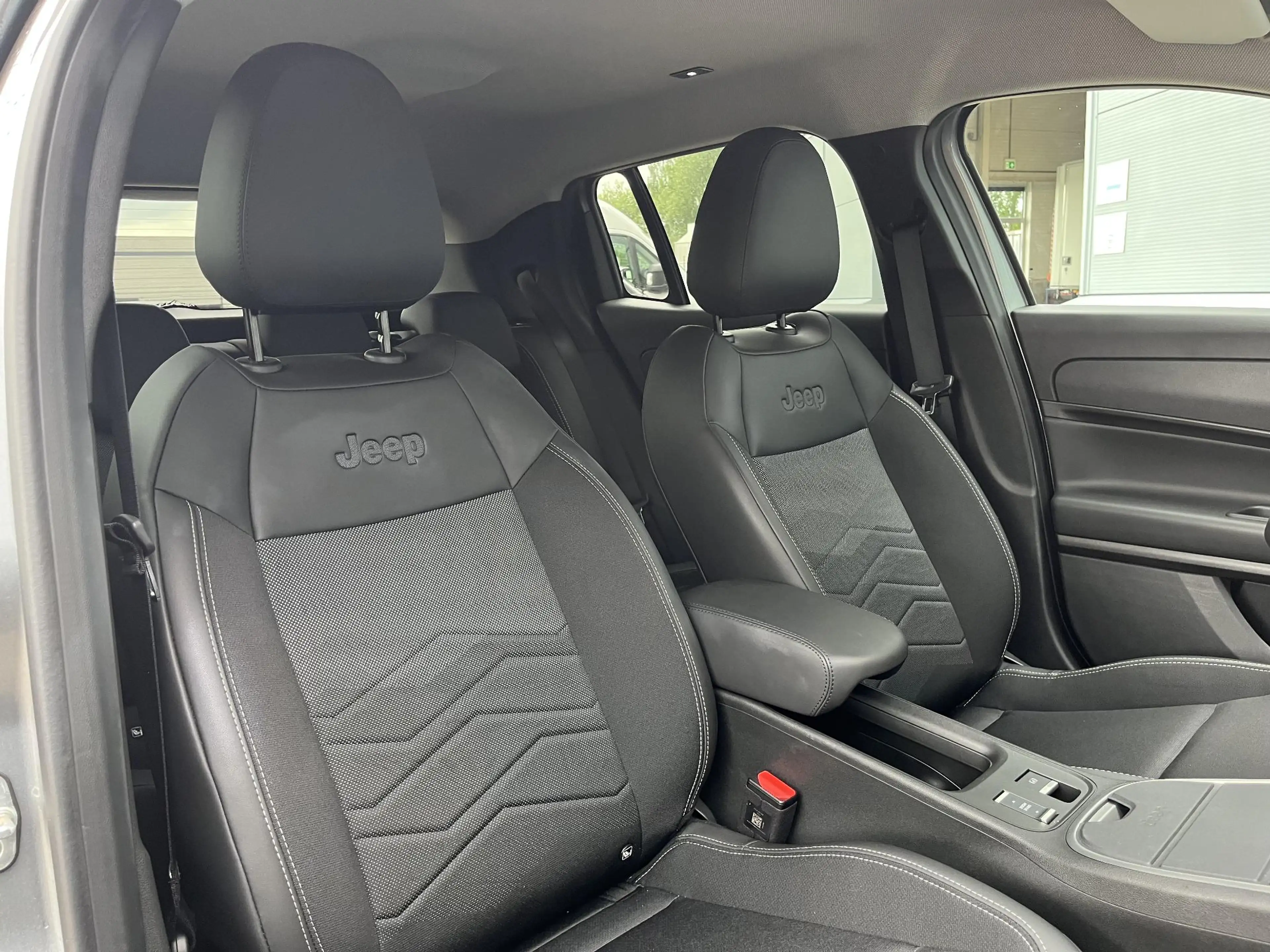 Jeep Avenger Summit 54 kWh | Carplay | Camera | 18 inch Velgen — photo 11