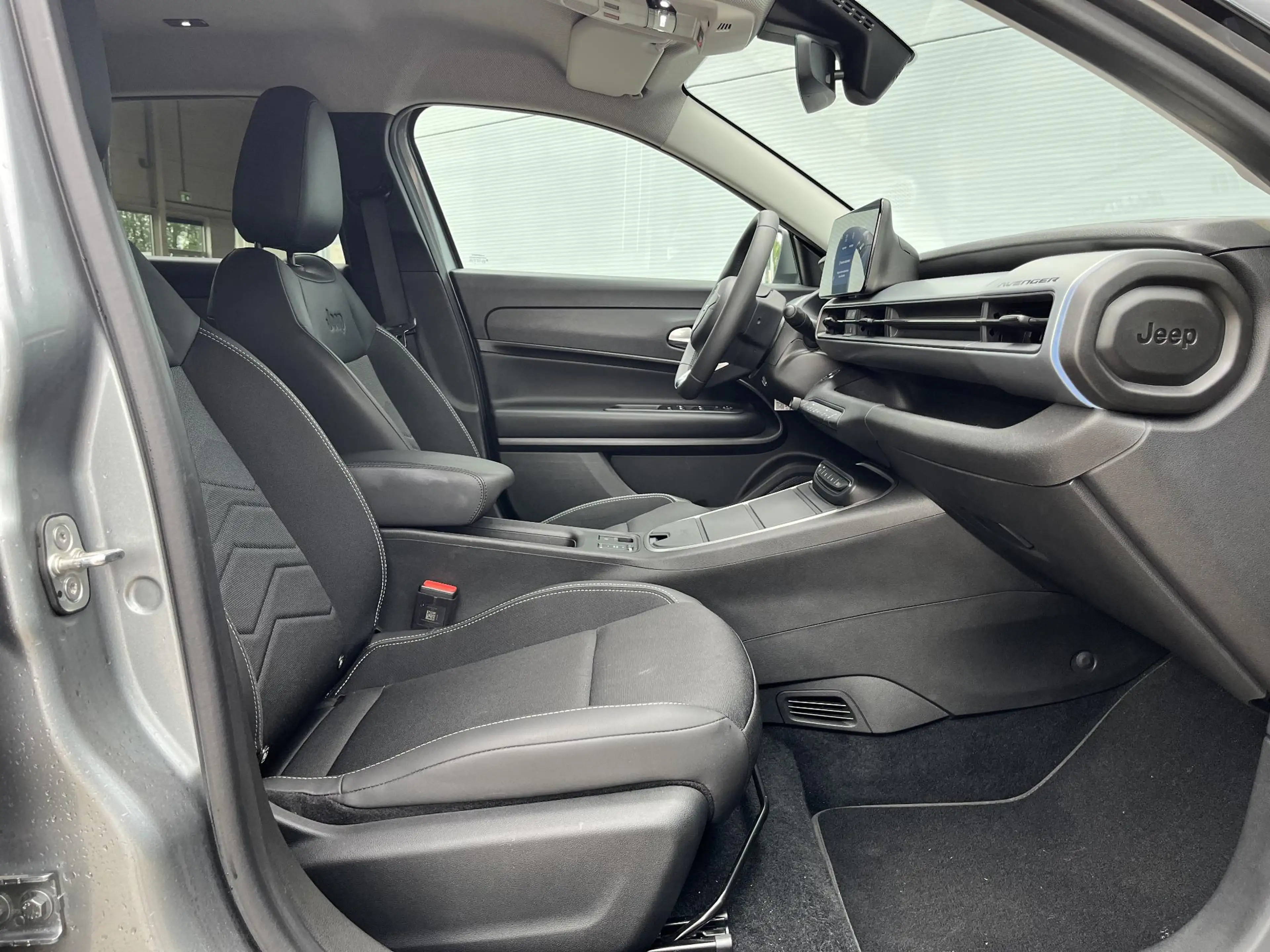 Jeep Avenger Summit 54 kWh | Carplay | Camera | 18 inch Velgen — photo 12