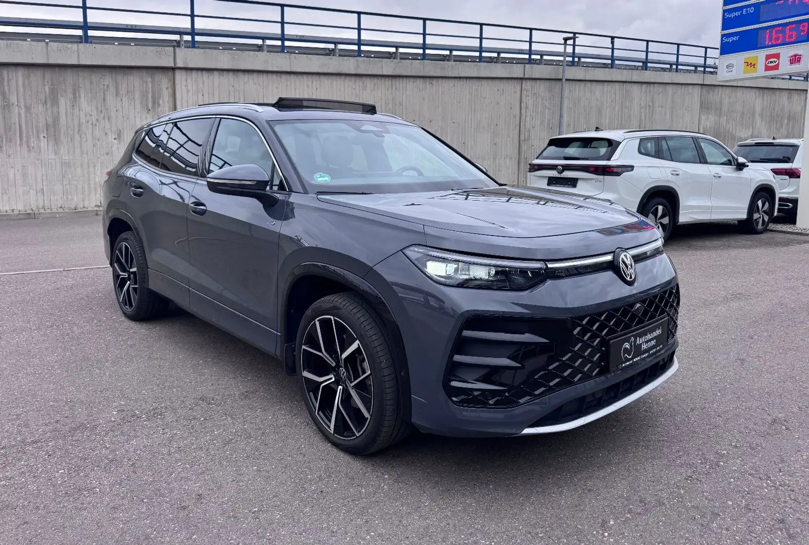 Volkswagen Tayron 2.0 TDI 4M R-Line DCC+ Pan Leder HuD 20" Gris - 2