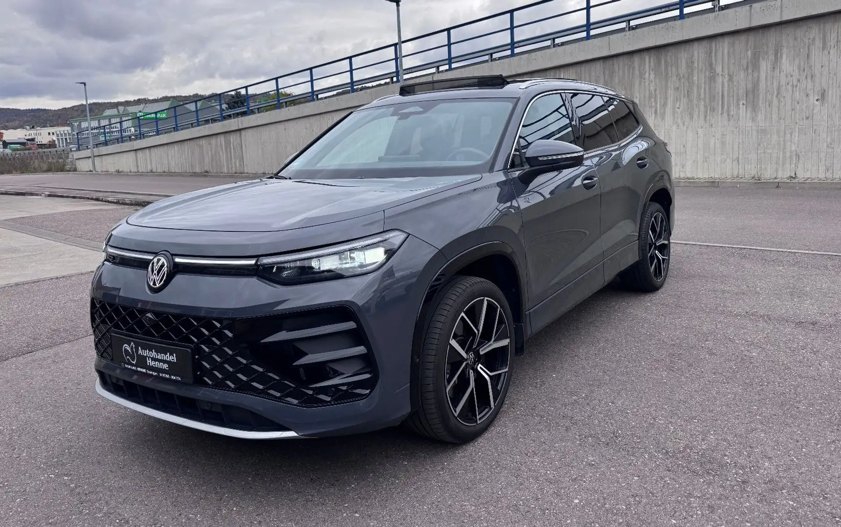 Volkswagen Tayron 2.0 TDI 4M R-Line DCC+ Pan Leder HuD 20" Gris - 1