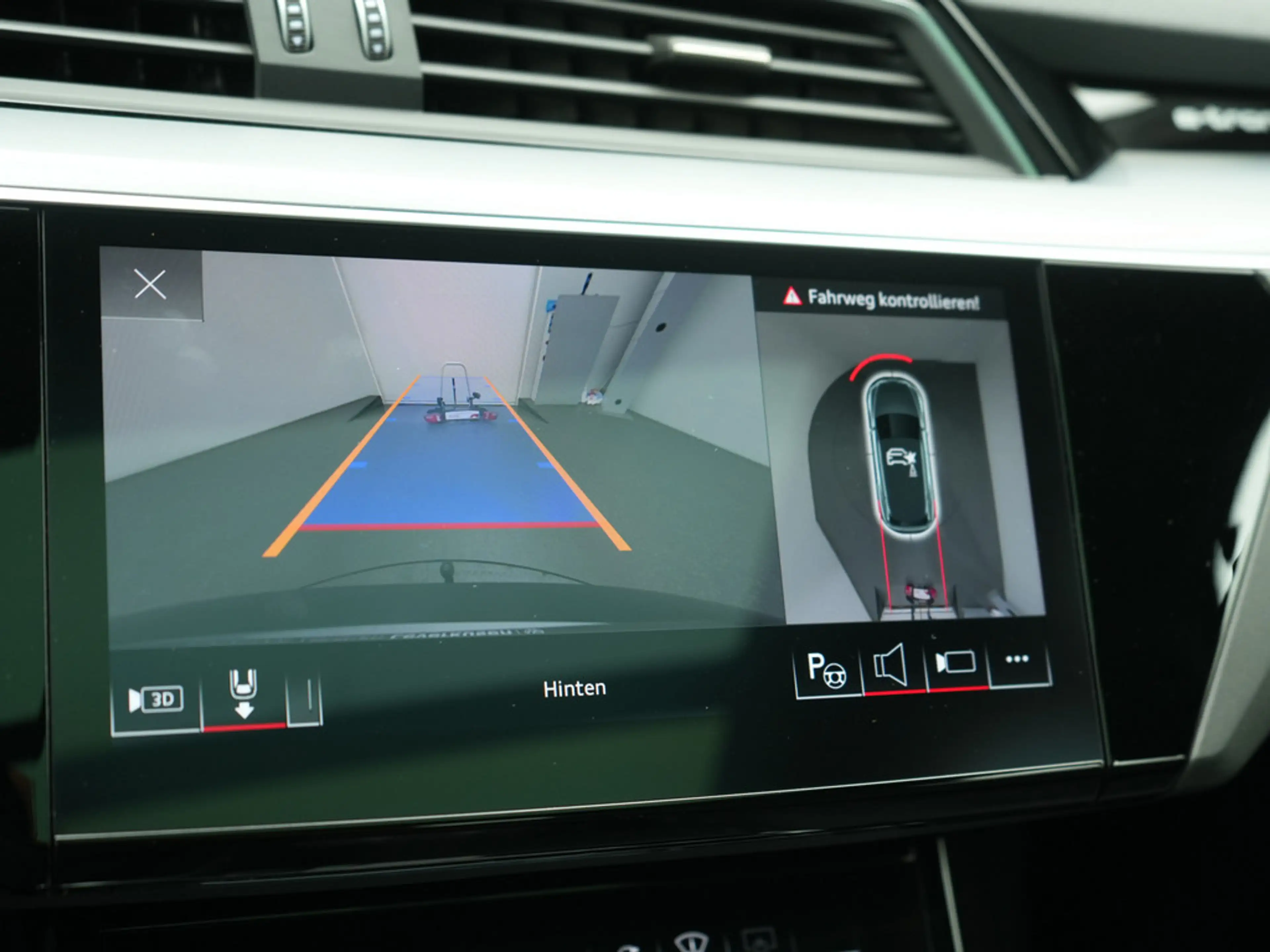 Audi Q8 e-tron 50 quattro S line AHK PANO LEDER — photo 9