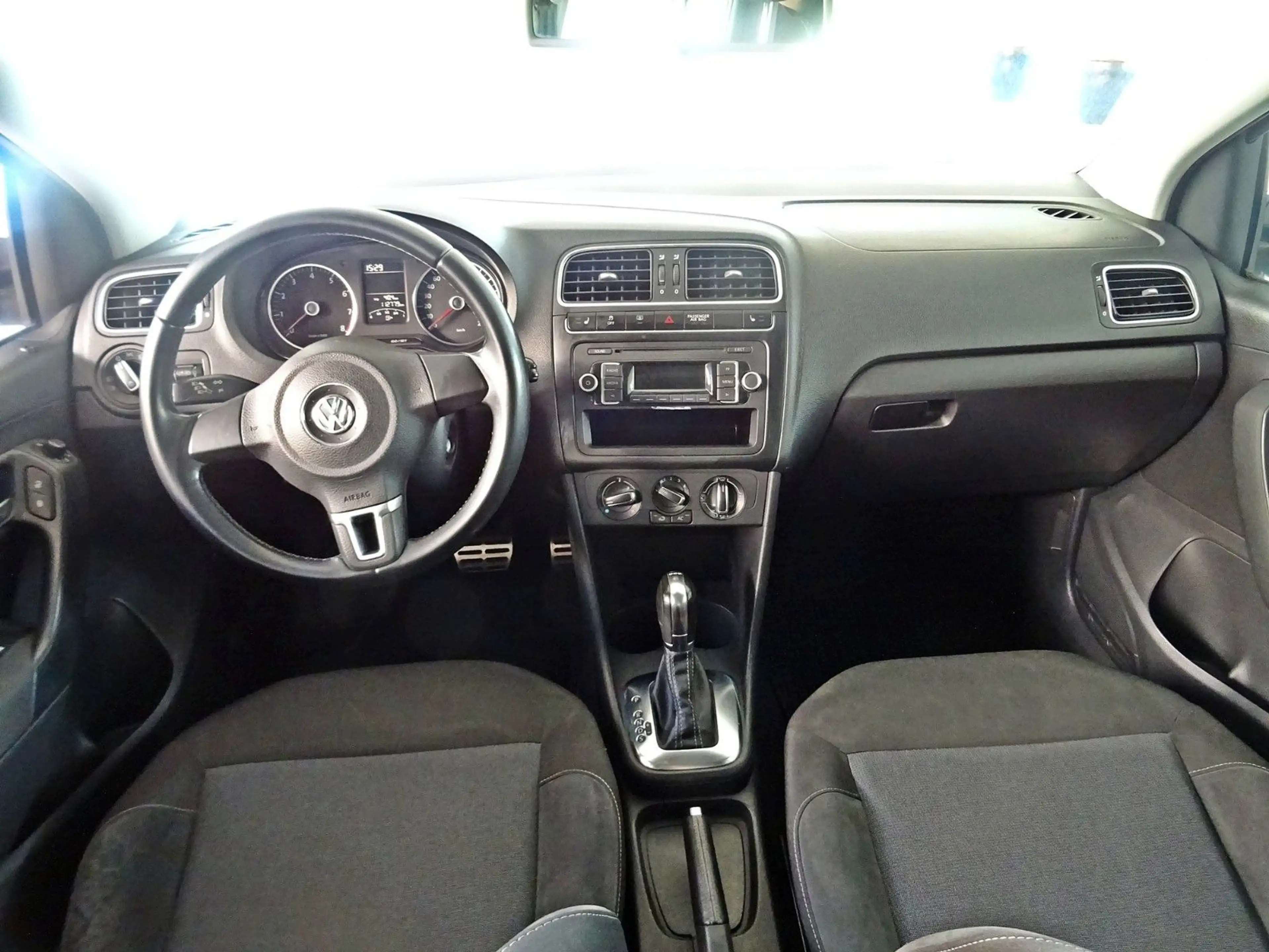 Volkswagen Polo V Style 1.4 DSG — photo 9