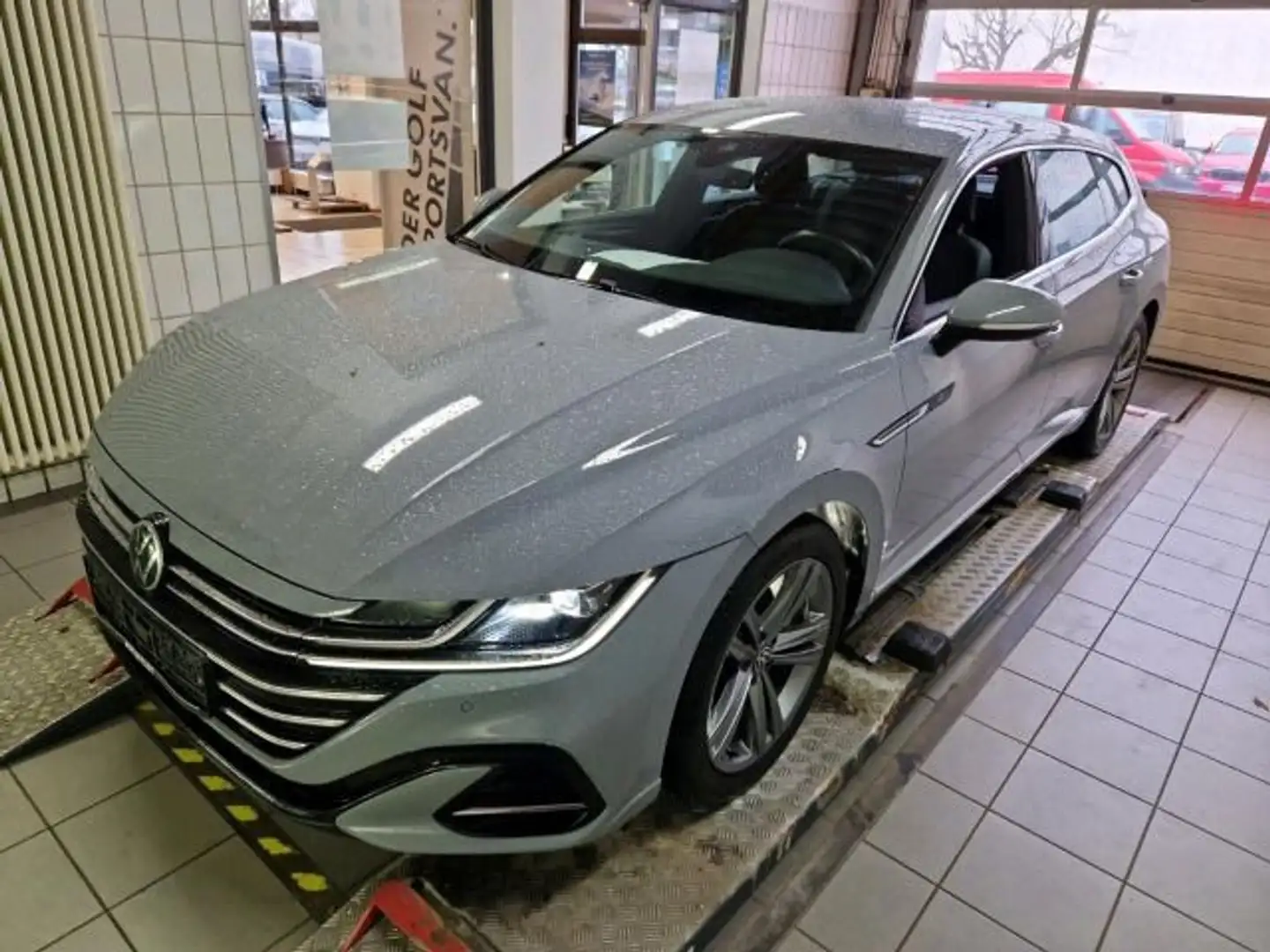 Volkswagen Arteon 2.0 TSI DSG R-LINE ST.HEIZ Grau - 2